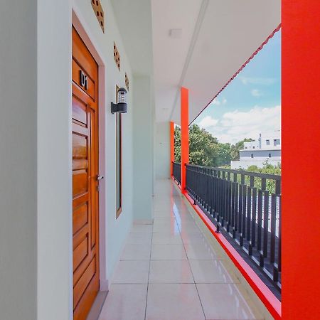 Oyo 90063 Silver Homestay Syariah Perabumulih エクステリア 写真