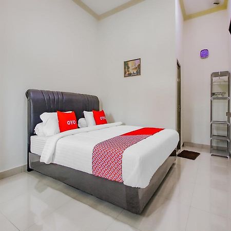 Oyo 90063 Silver Homestay Syariah Perabumulih エクステリア 写真