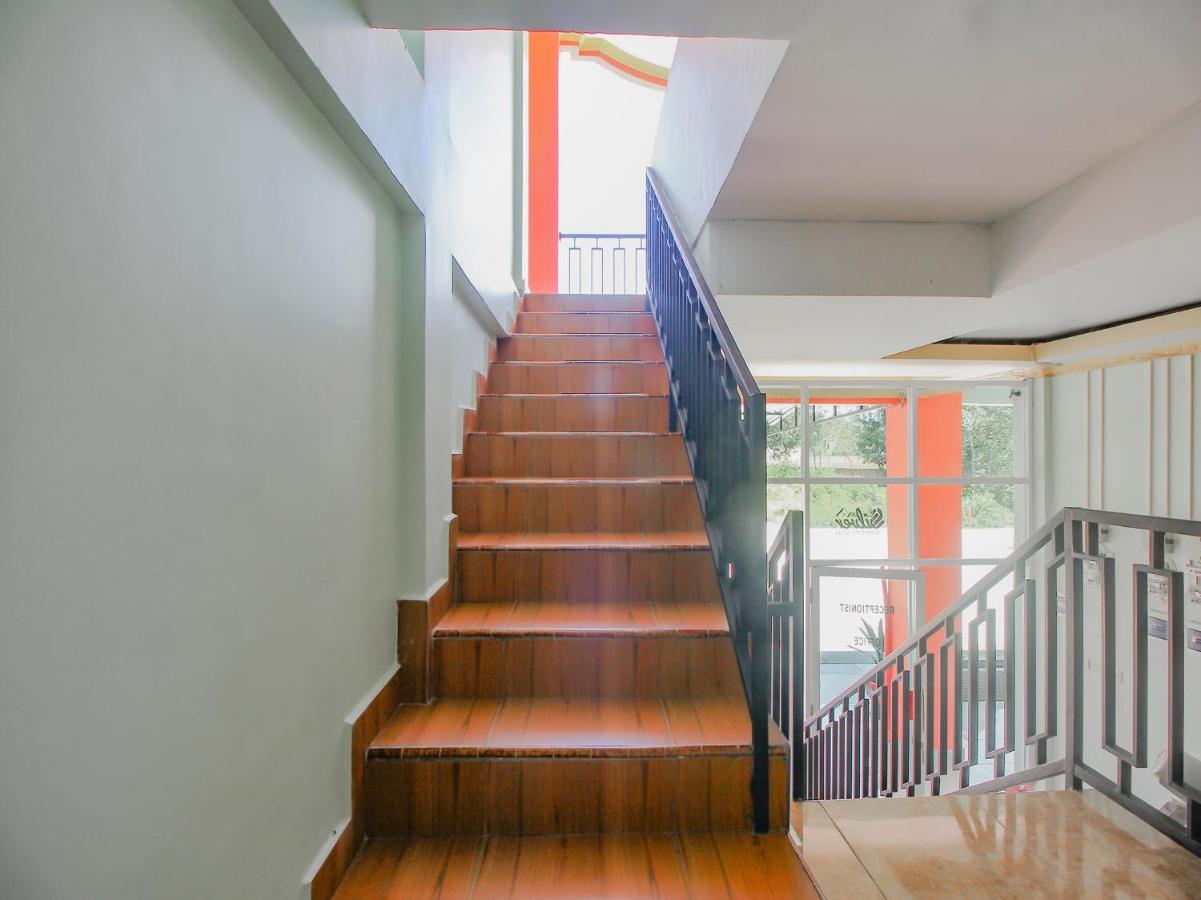 Oyo 90063 Silver Homestay Syariah Perabumulih エクステリア 写真