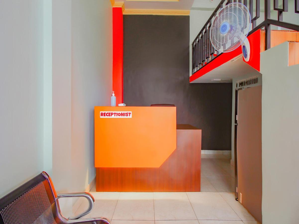 Oyo 90063 Silver Homestay Syariah Perabumulih エクステリア 写真