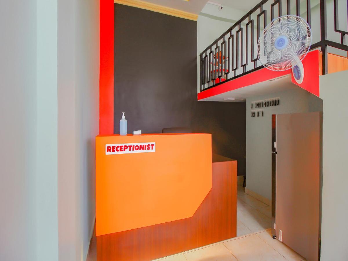 Oyo 90063 Silver Homestay Syariah Perabumulih エクステリア 写真