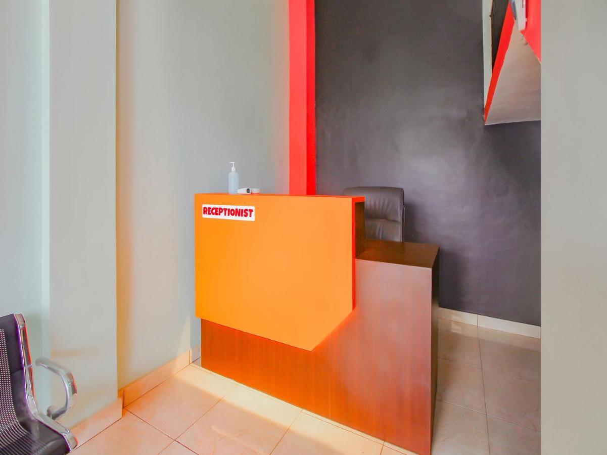 Oyo 90063 Silver Homestay Syariah Perabumulih エクステリア 写真