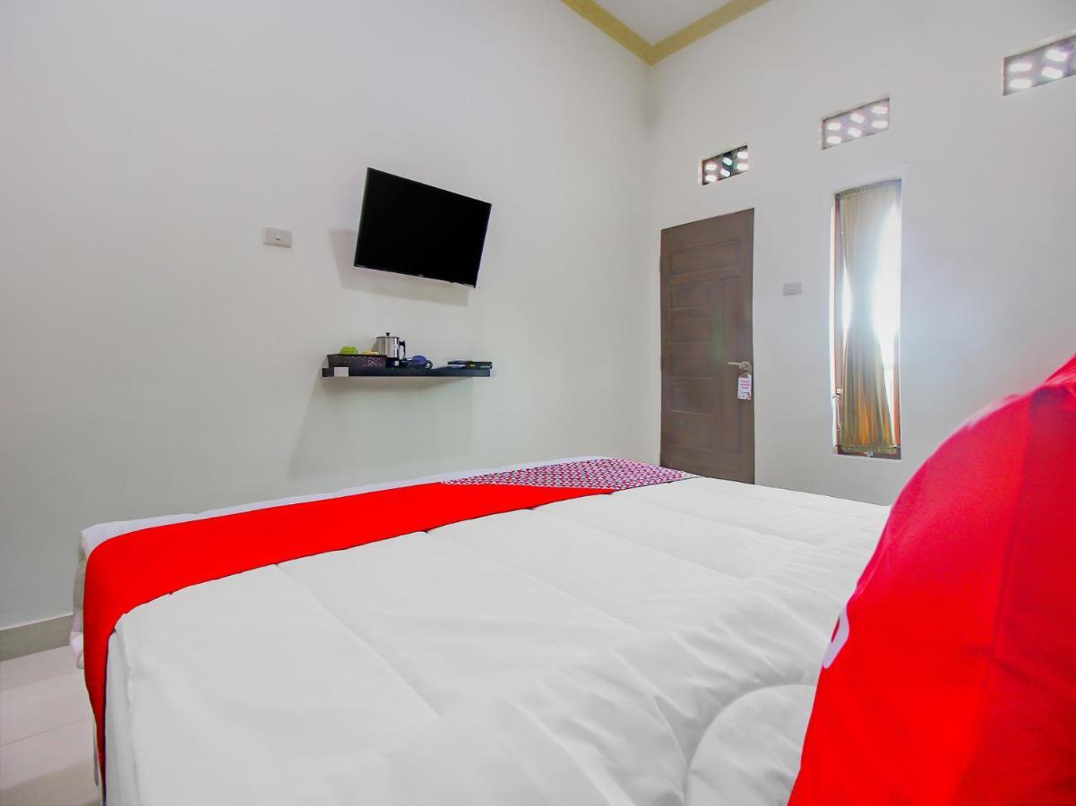 Oyo 90063 Silver Homestay Syariah Perabumulih エクステリア 写真