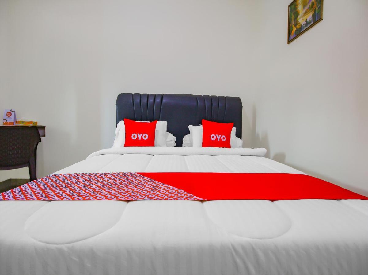 Oyo 90063 Silver Homestay Syariah Perabumulih エクステリア 写真