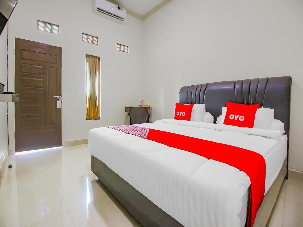 Oyo 90063 Silver Homestay Syariah Perabumulih エクステリア 写真