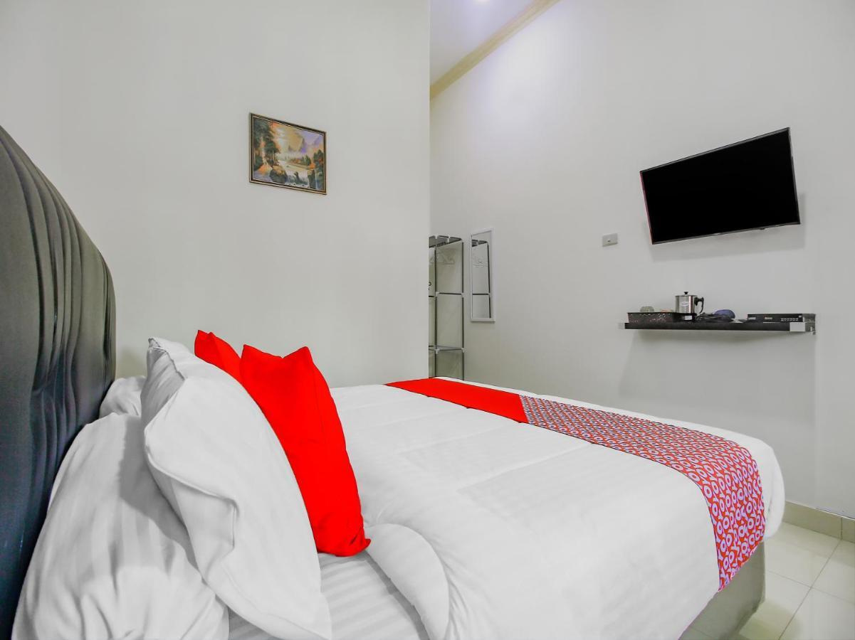 Oyo 90063 Silver Homestay Syariah Perabumulih エクステリア 写真