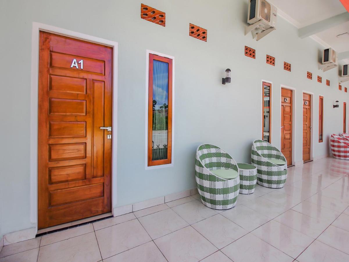 Oyo 90063 Silver Homestay Syariah Perabumulih エクステリア 写真