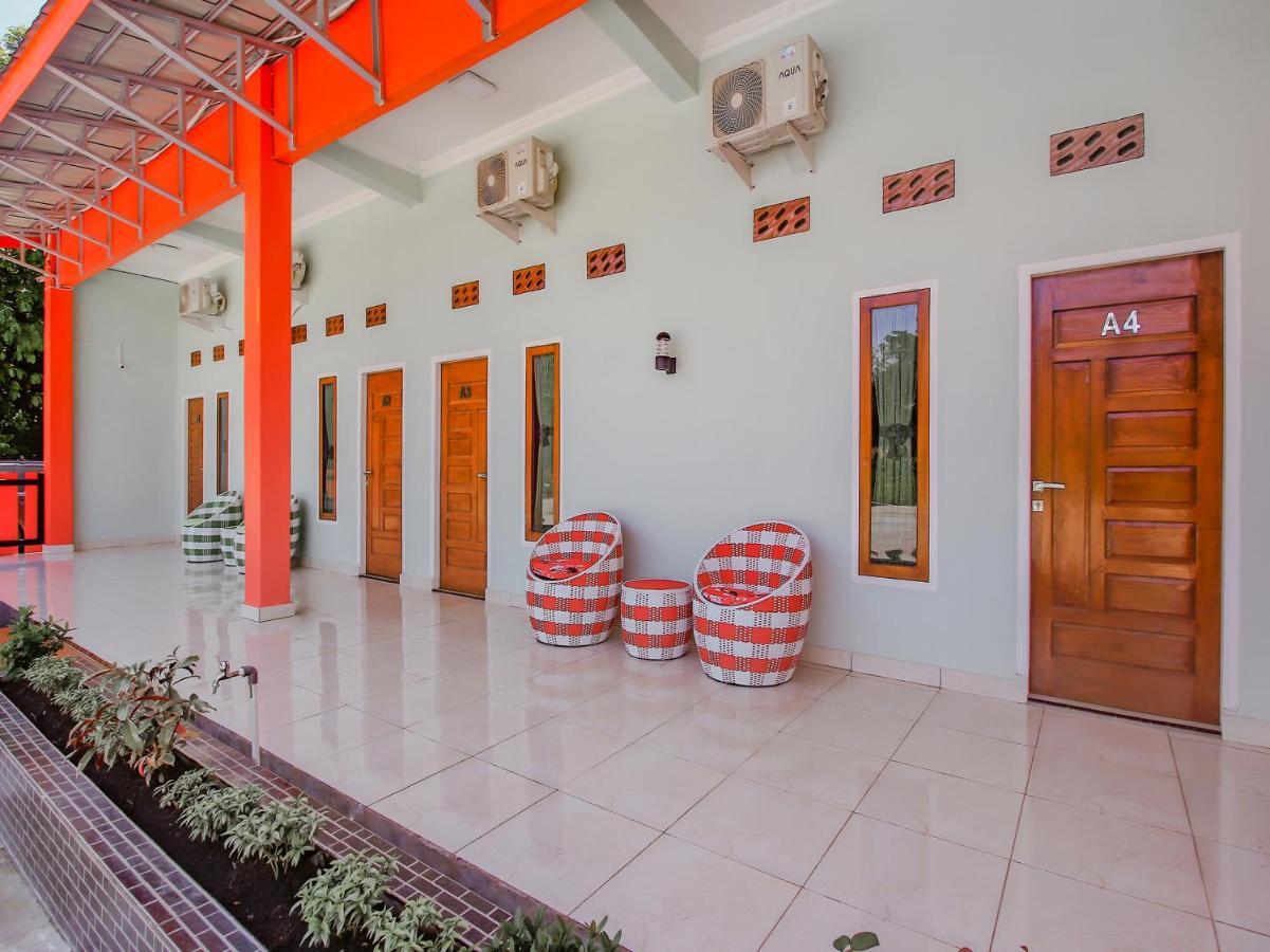 Oyo 90063 Silver Homestay Syariah Perabumulih エクステリア 写真