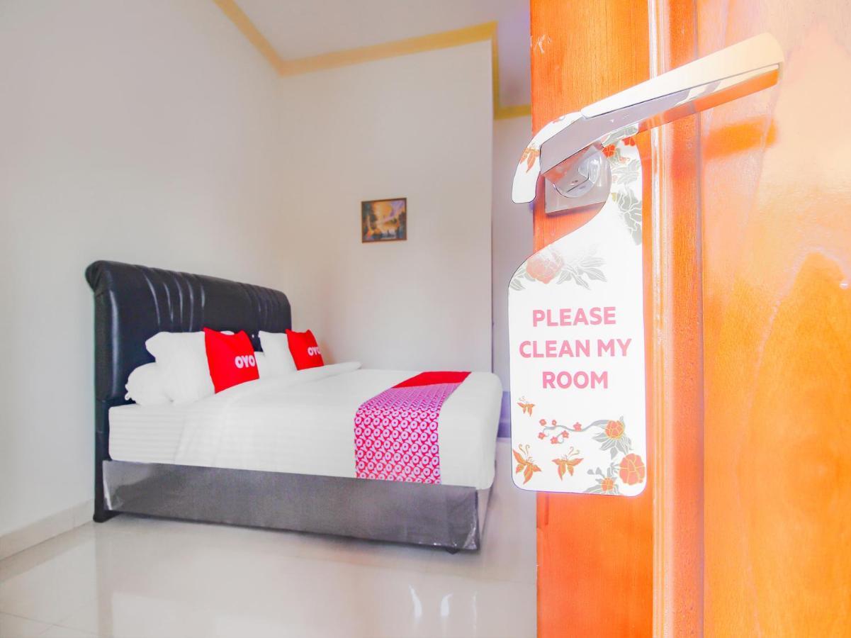 Oyo 90063 Silver Homestay Syariah Perabumulih エクステリア 写真
