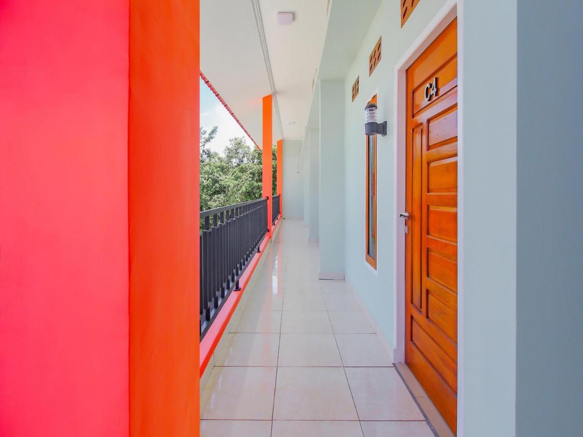 Oyo 90063 Silver Homestay Syariah Perabumulih エクステリア 写真