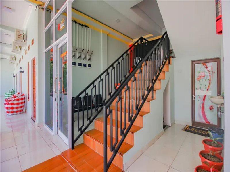Oyo 90063 Silver Homestay Syariah Perabumulih エクステリア 写真